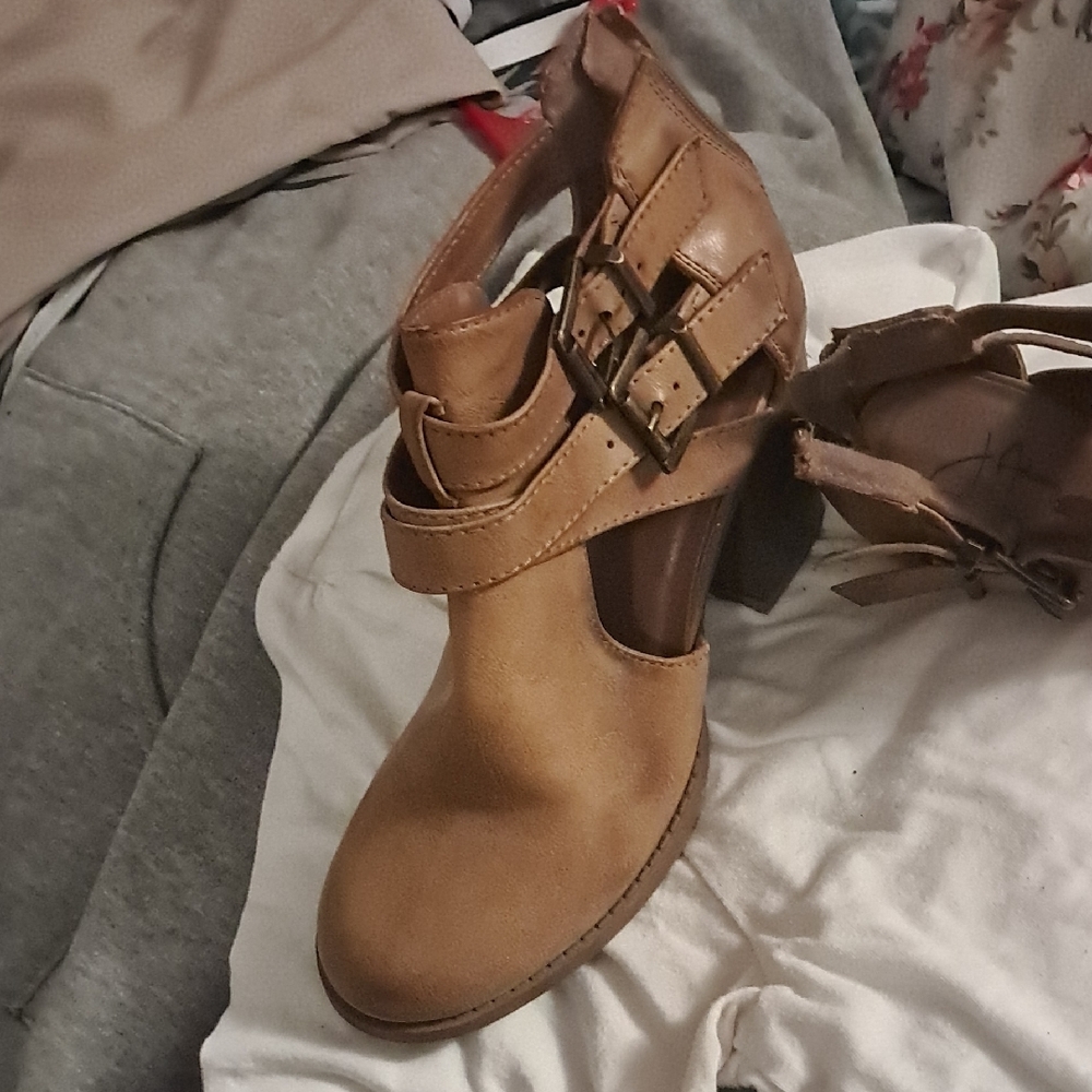 Stylish Tan Women's Ankle Boots